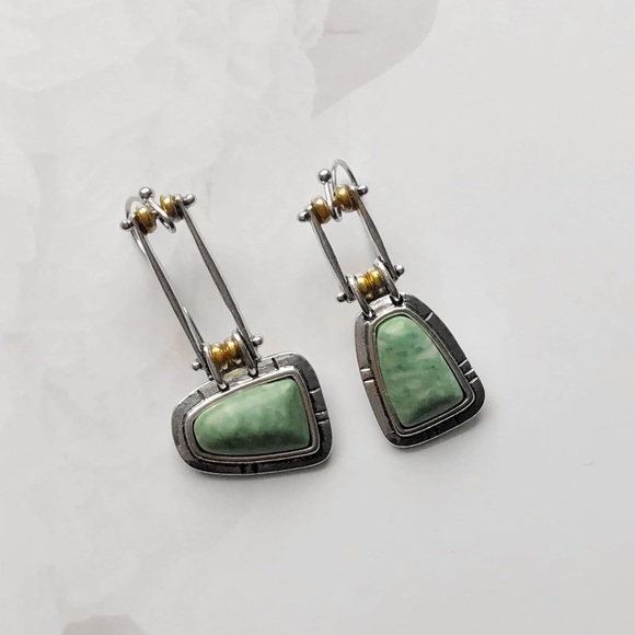 Elegant Green and Silver Dangle Earrings - Picture 2 of 5